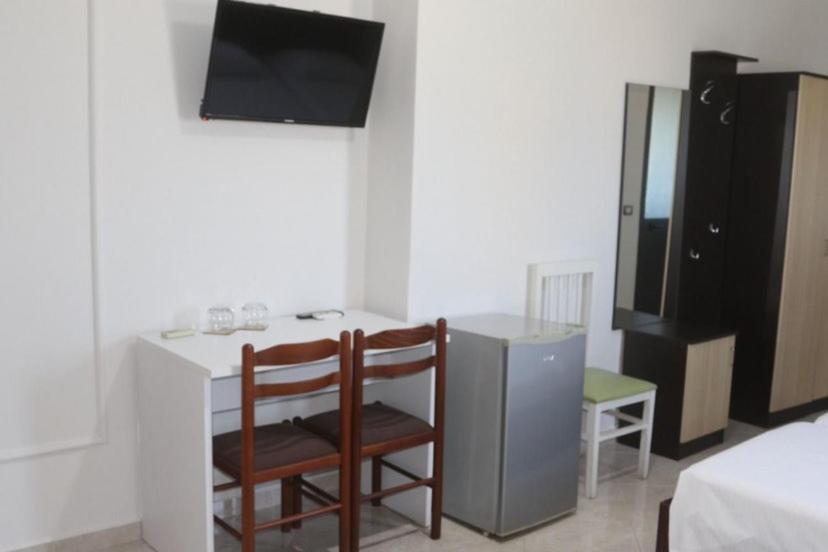 Hotel Tirona Δυρράχιο Εξωτερικό φωτογραφία